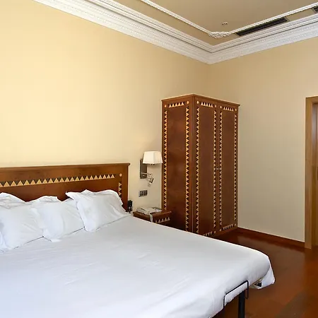 فندق Montecarlo 4*